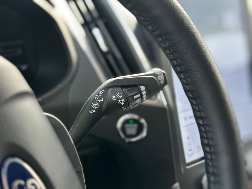 2023 Ford Edge Titanium w/ Heated Steering Wheel + Hands Free Liftgate
